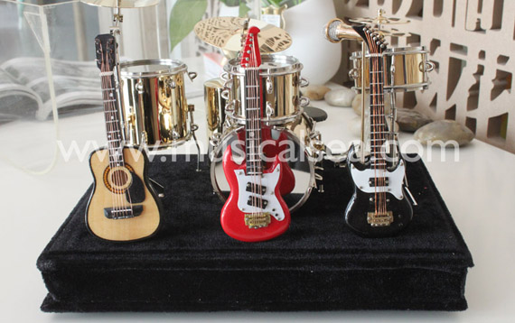 Miniature Musical Instrument 5pcs Golden drums per set and Guitar